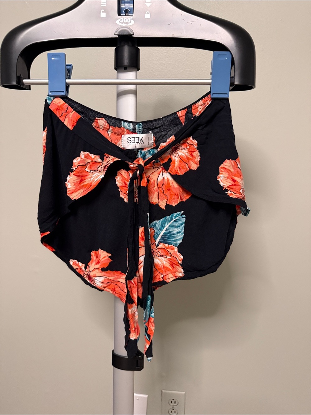 SEEK Women's Black Floral Tie-Front Shorts